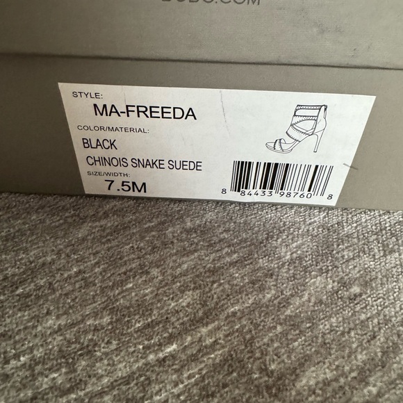 BCBG HEELS - Picture 3 of 4